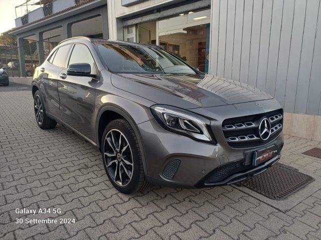 MERCEDES-BENZ GLA 200 d Automatic Business Extra