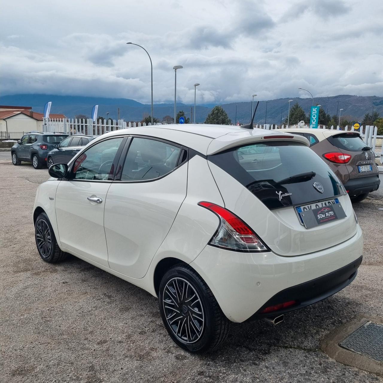 Lancia Ypsilon 1.0 FireFly 5 porte S&S Hybrid Ecochic A. Ferretti