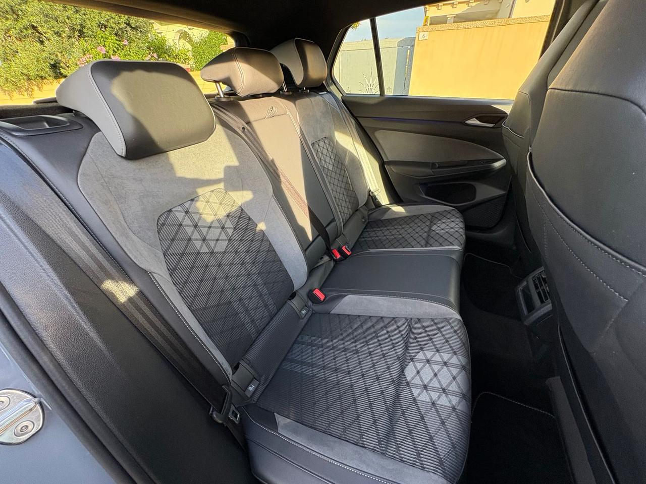 Volkswagen Golf 2.0 TDI R Line #7276