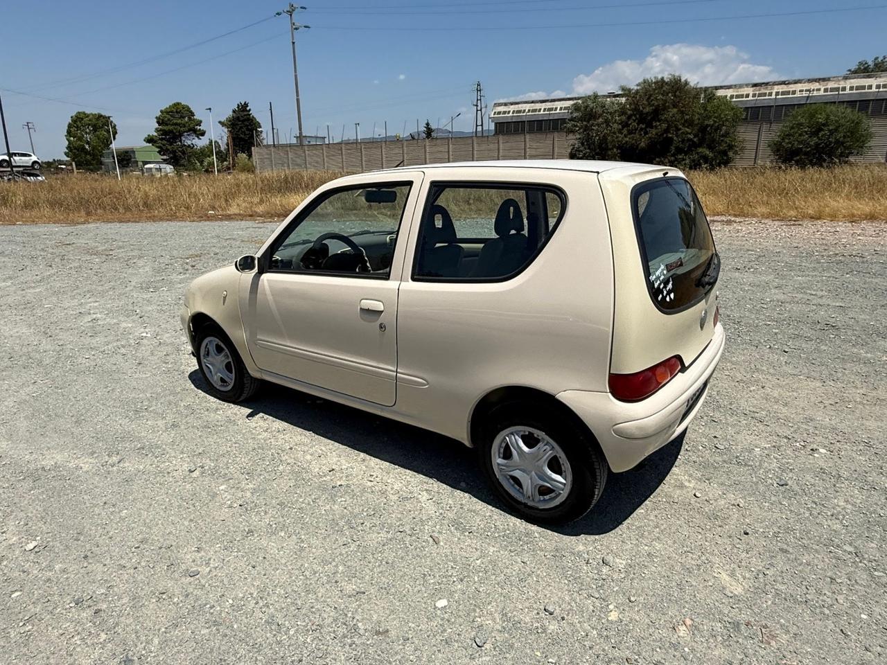 Fiat 600 1.1 benz.-Pochi km- Neopatentati
