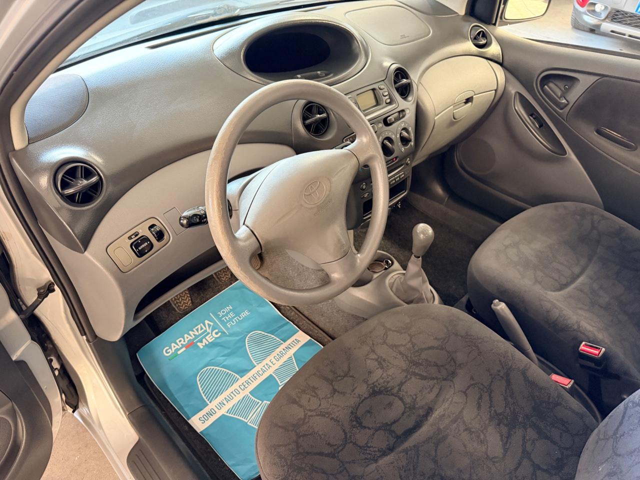 Toyota Yaris 1.0i 16V cat 5 porte Sol