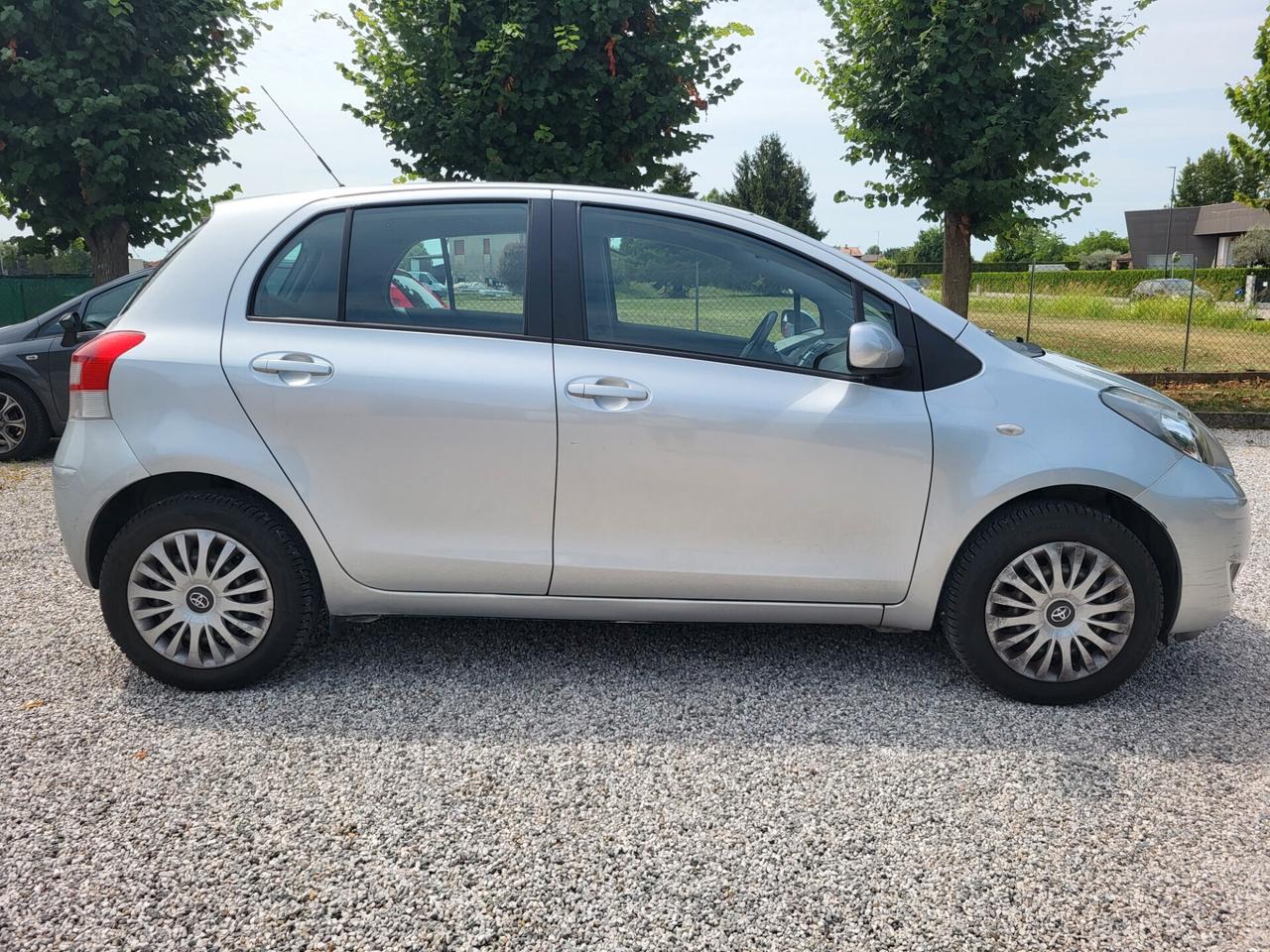 Toyota Yaris 1.0 5 porte
