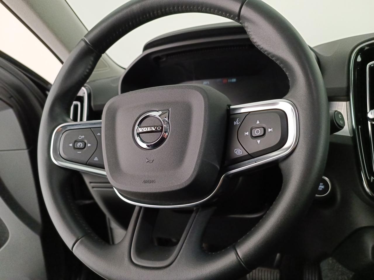 VOLVO XC40 2.0 b4 Momentum awd auto my21