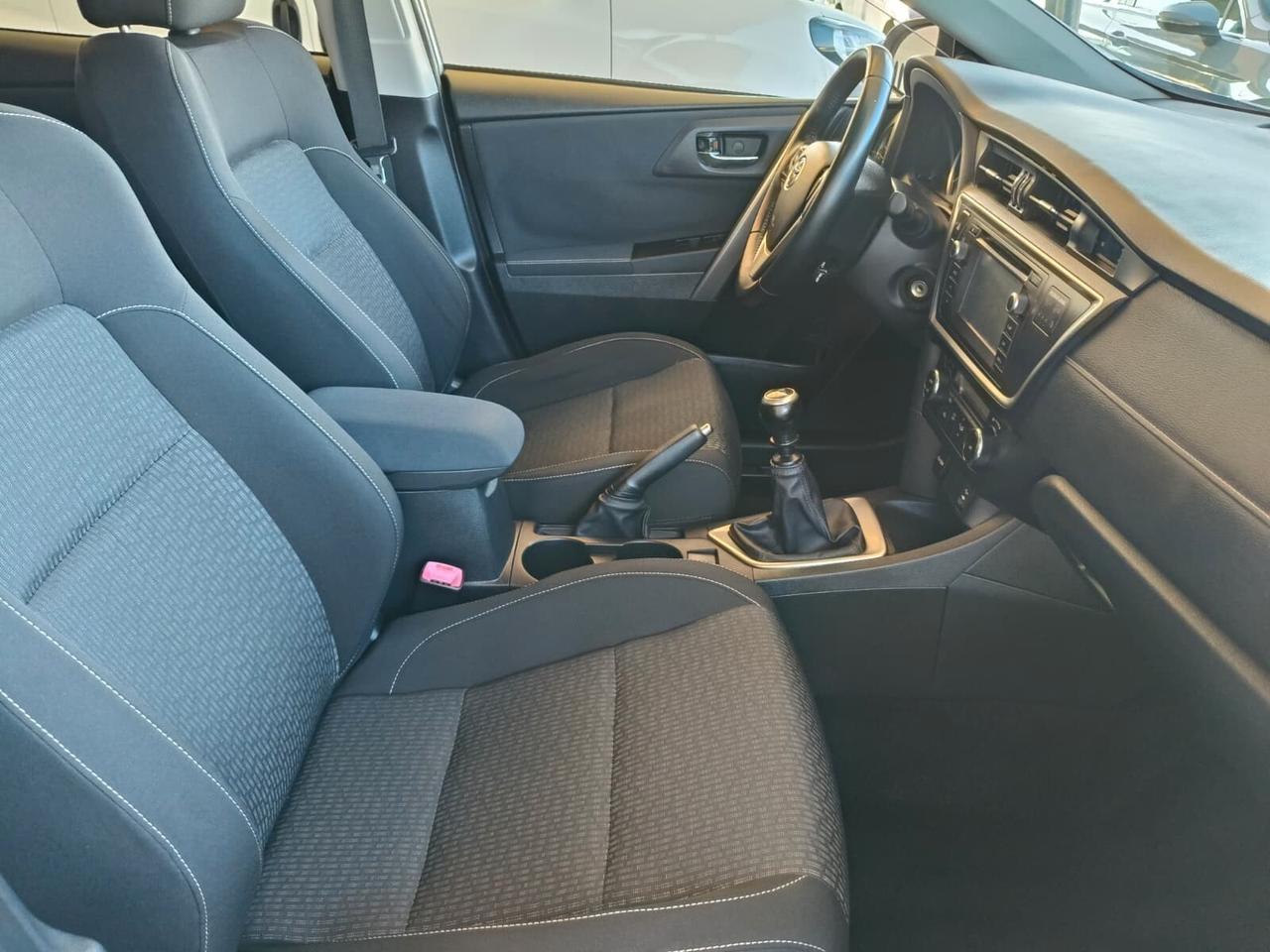 Toyota Auris 1.4 D-4D Lounge