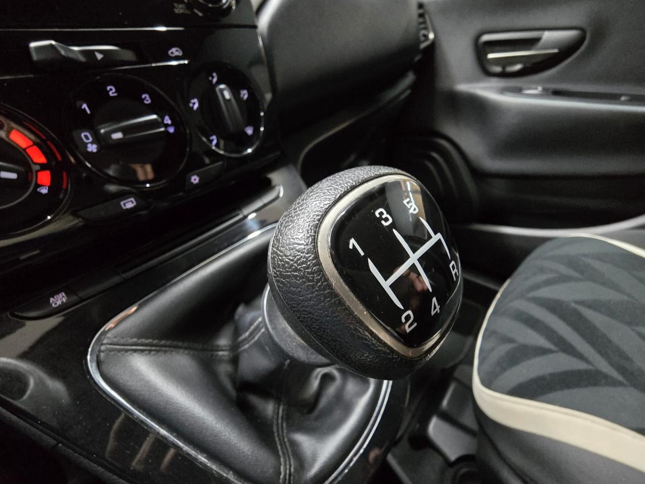 Lancia Ypsilon SeS Silver