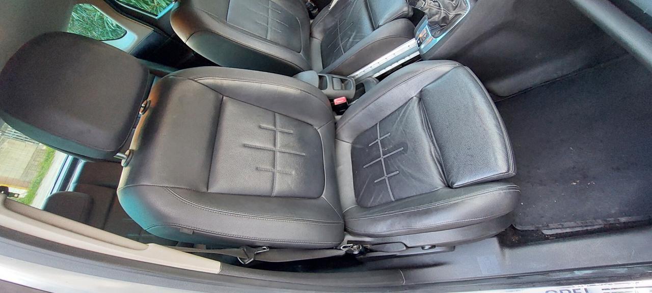 MERIVA 1,3 DIESEL 75 CV COSMO PELLE SEDILI RISCALDABILI SENSORI TELEFONOLEGA IMPECCABILE