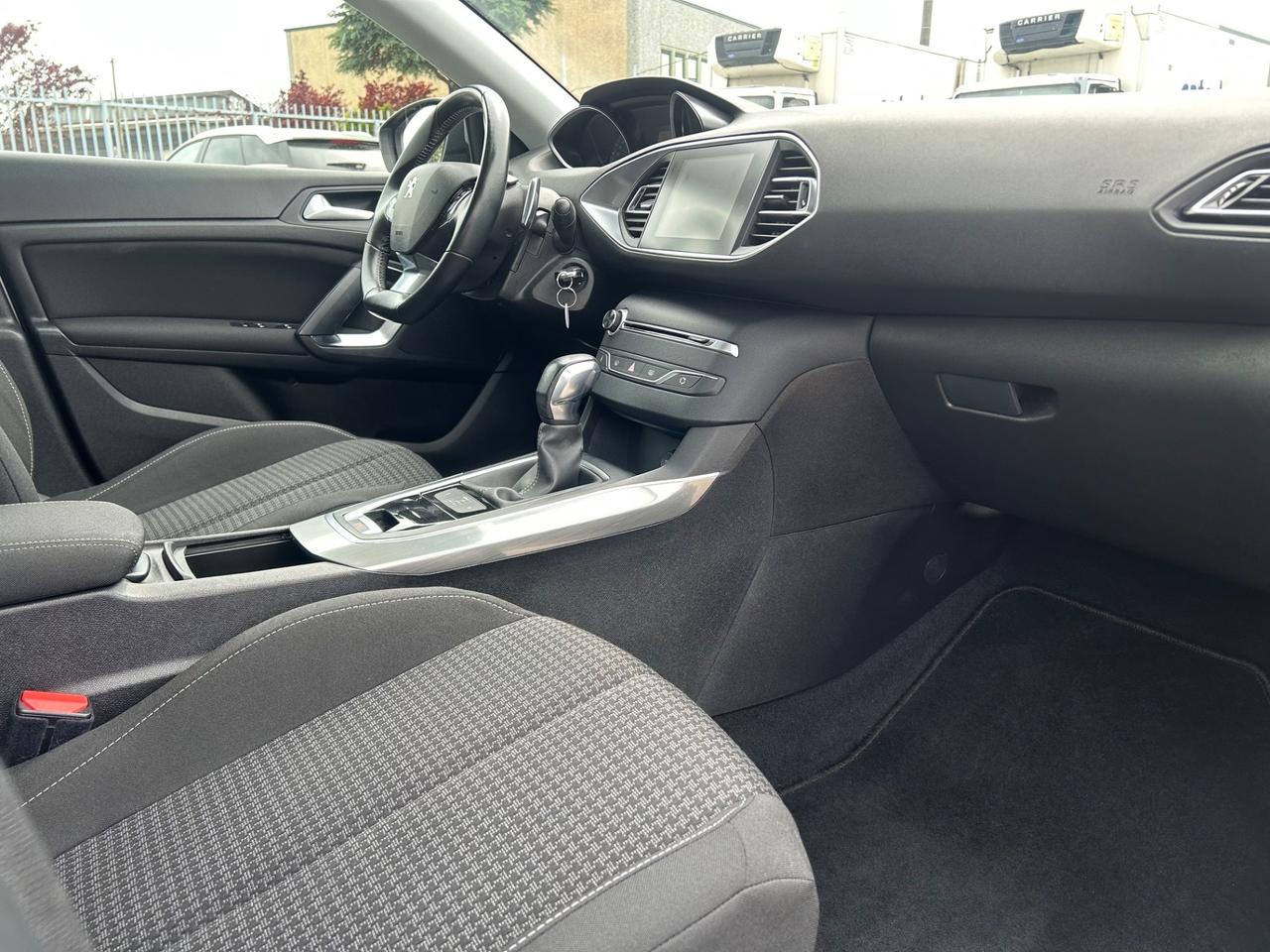 Peugeot 308 BlueHDi 120 IN ARRIVO