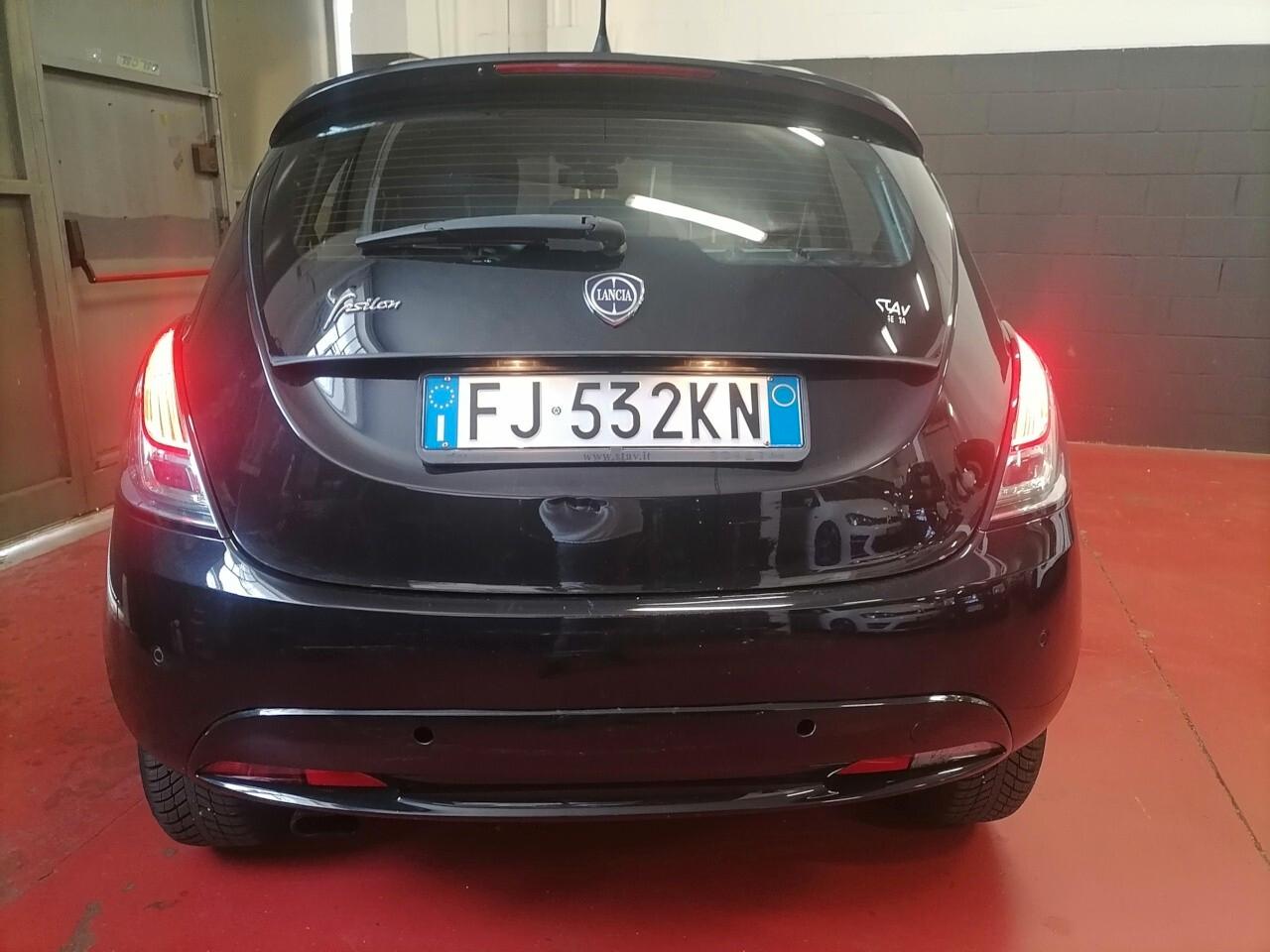 Lancia Ypsilon 1.2 69 CV 5 porte Unyca