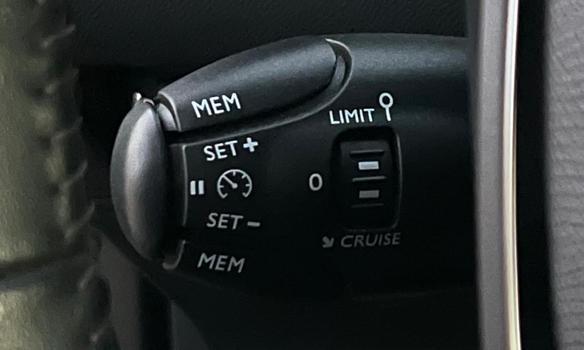 PEUGEOT 2008 BlueHDi 100 S&S Allure