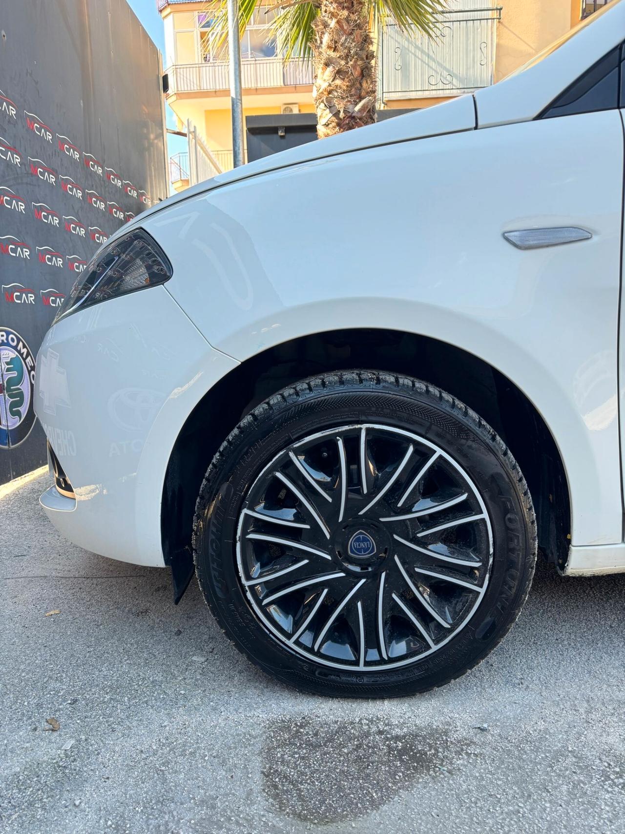 LANCIA YPSILON HYBRID 1.0 70CV