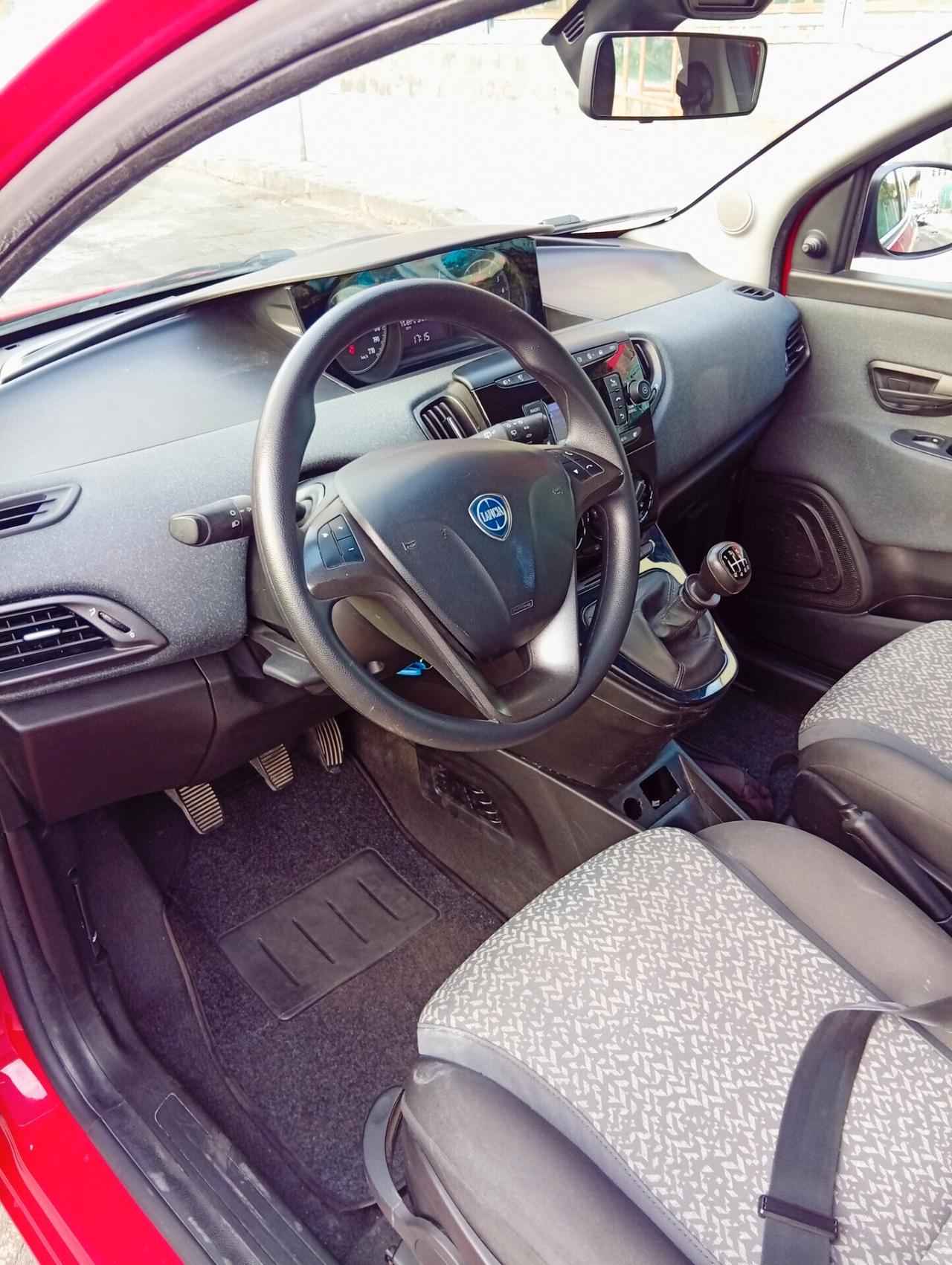 Lancia Ypsilon 1.0 FireFly 5 porte S&S Hybrid Ecochic Gold