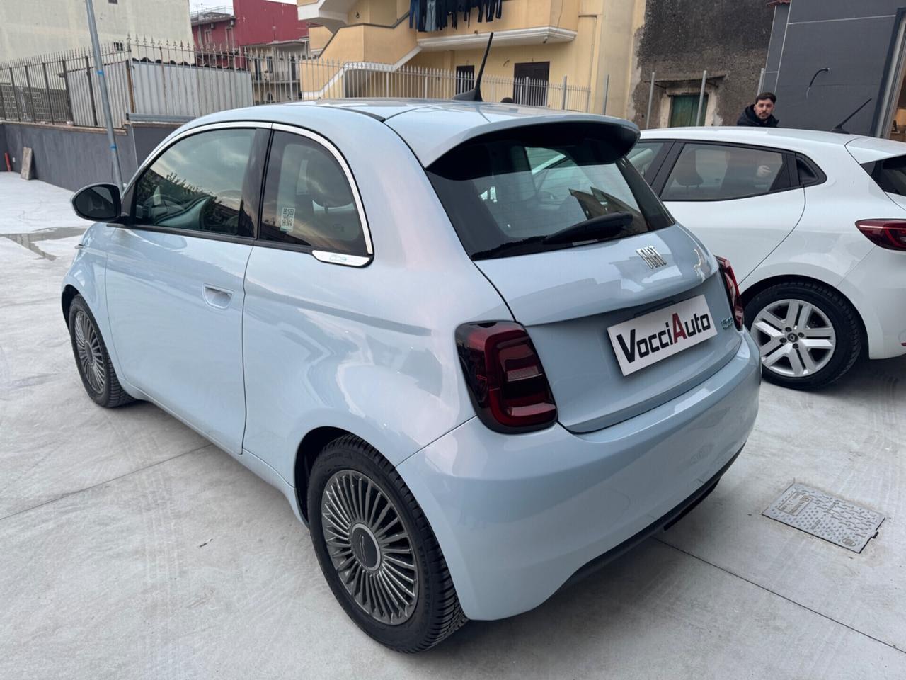 Fiat 500 500e Berlina 42 kWh La Prima