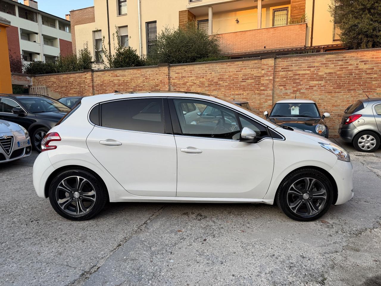 Peugeot 208 PureTech 82 5 porte Allure