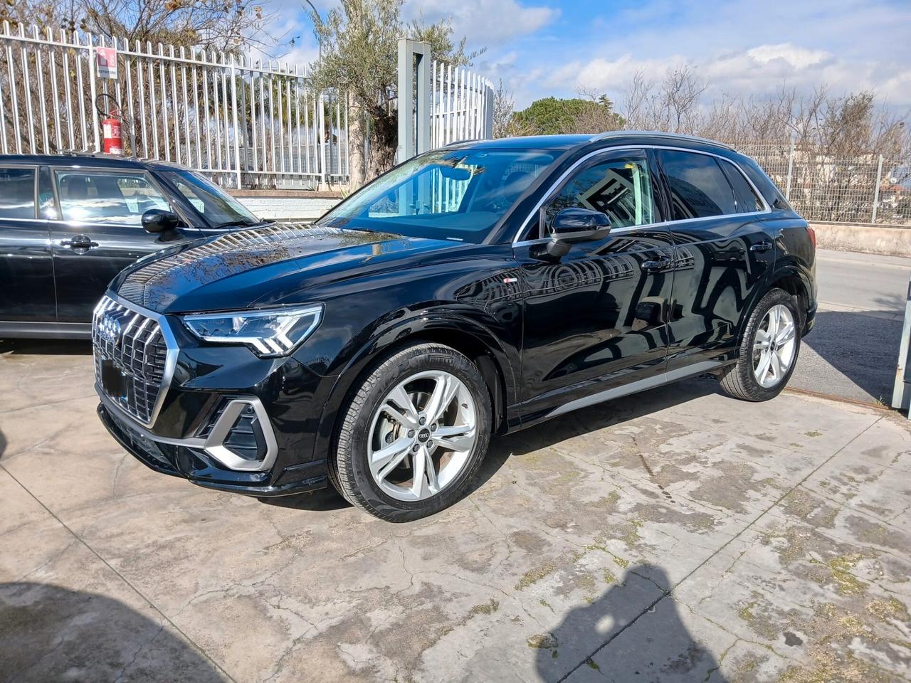 Audi Q3 35 TDI S tronic Business