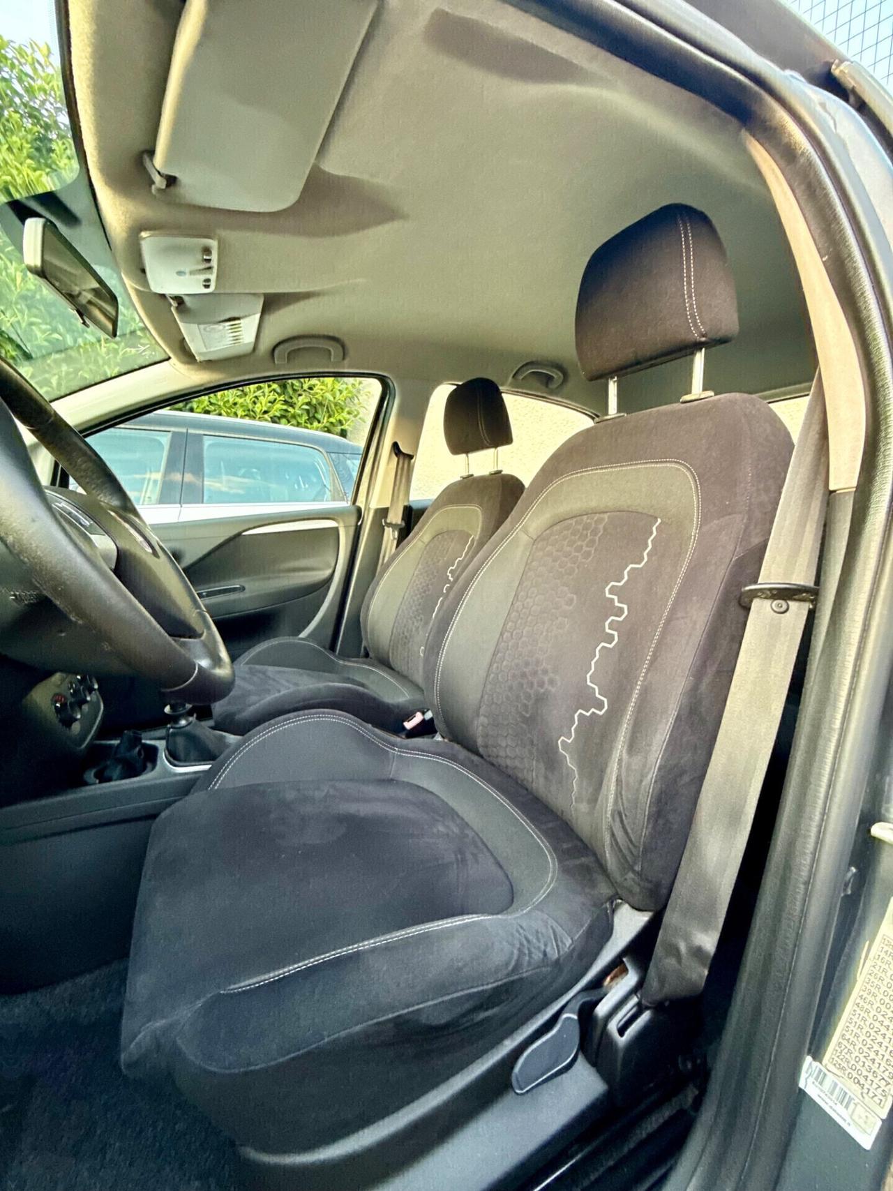 Fiat Punto 1.4 8V 5 porte Easypower Lounge,alcantara,cerchi in lega,comandi al volante,ecc.