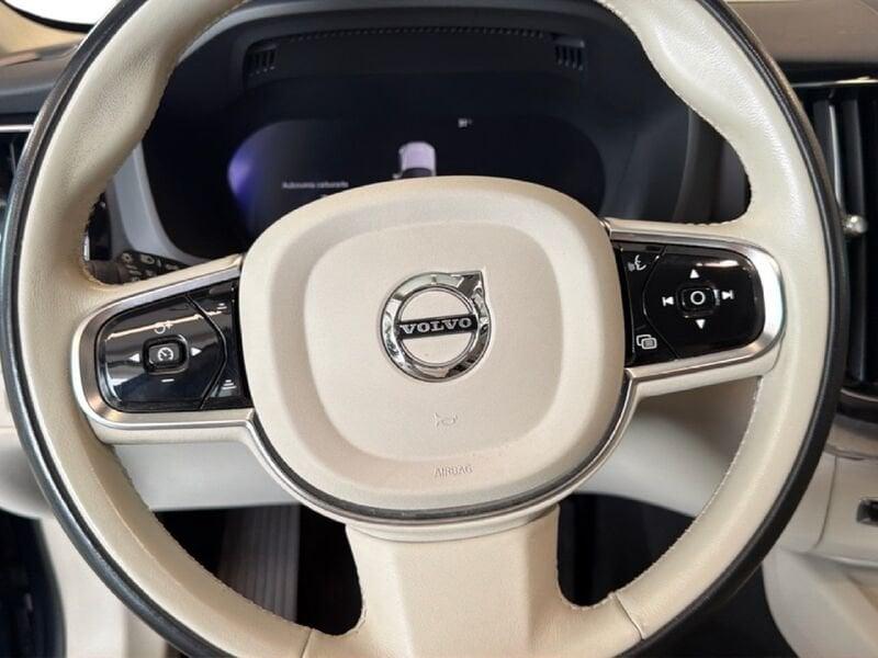 Volvo XC60 B4 D AWD automatico Plus Dark N1