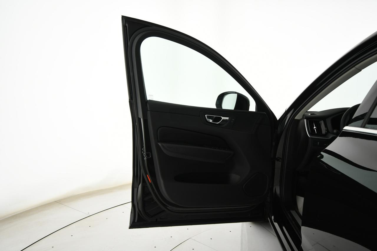 VOLVO XC60 2.0 b4 Momentum Pro awd auto CAMERA+C18"