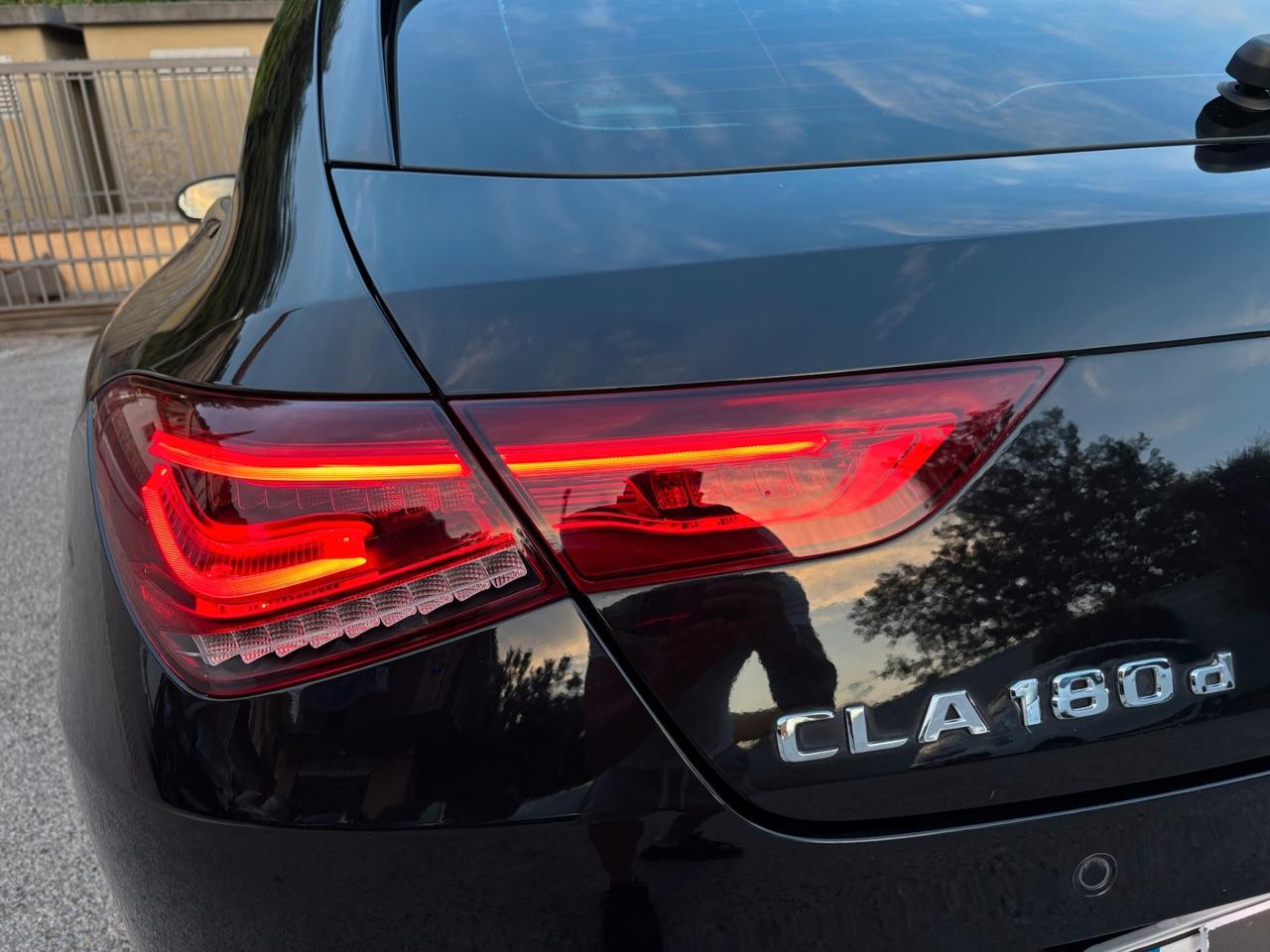 Mercedes-benz CLA 180 d Automatic Shooting Brake Sport FULL MATRIX- MULTIBREAM- MY 23