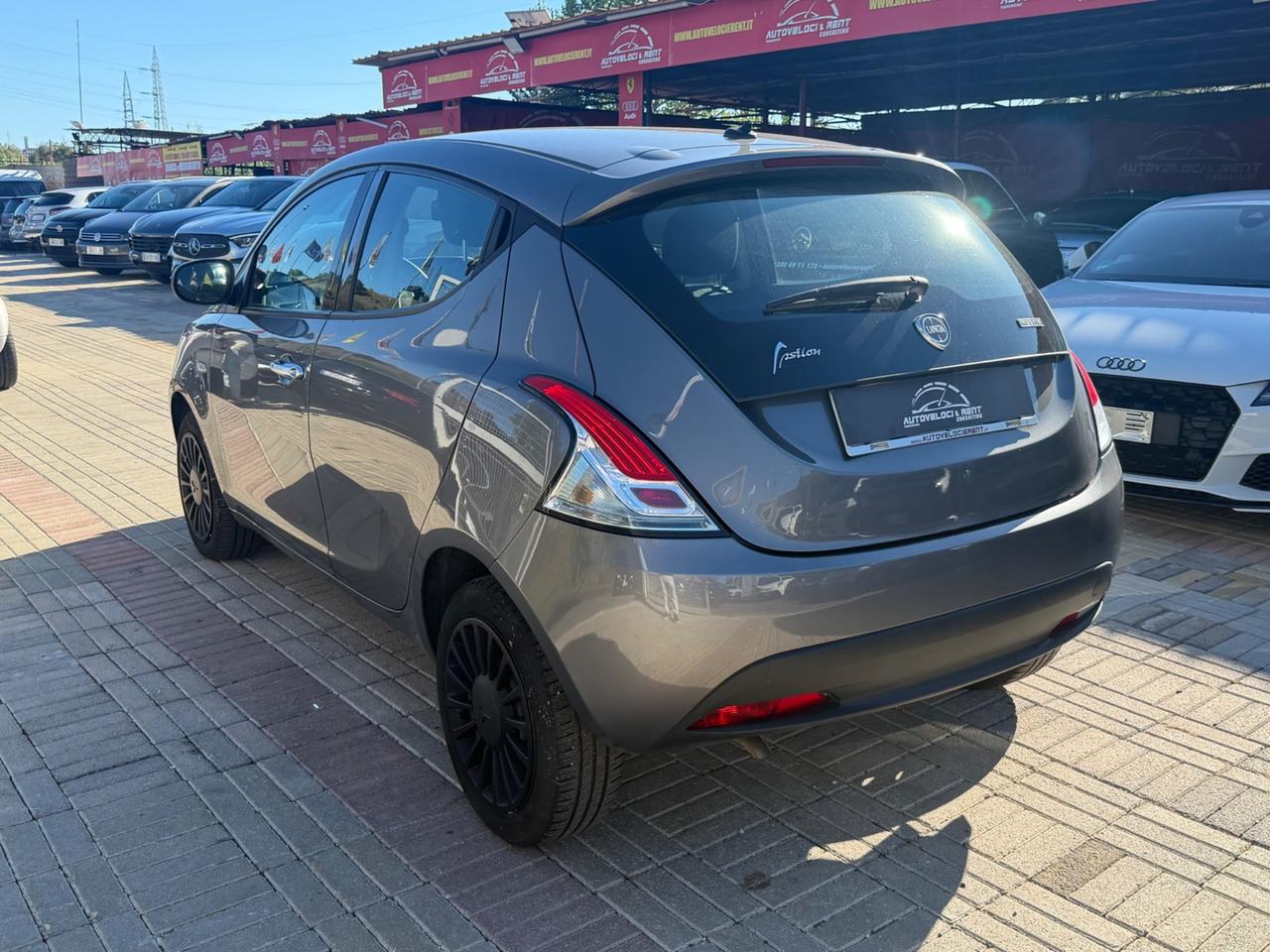 Lancia Ypsilon 1.0 FireFly 5 porte S&S Hybrid Ecochic Silver
