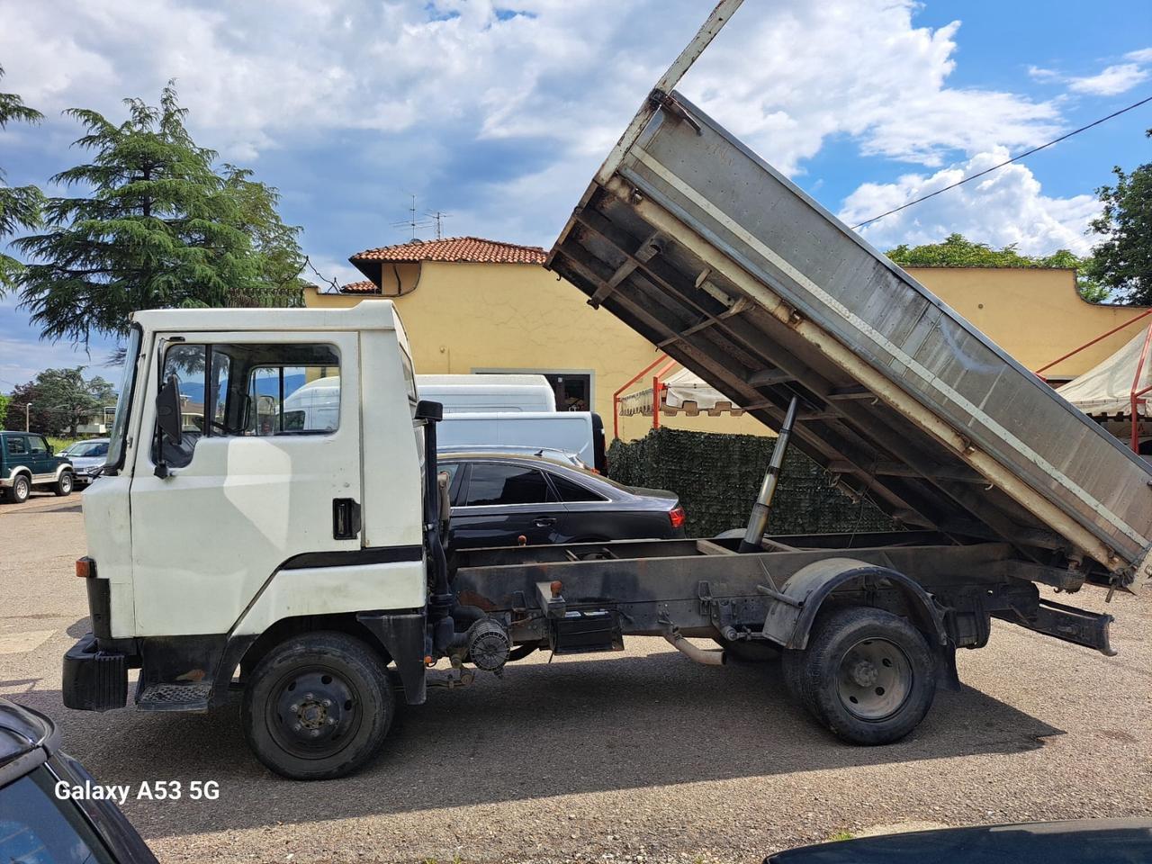 Nissan L-35 ribaltabile trilaterale patente b