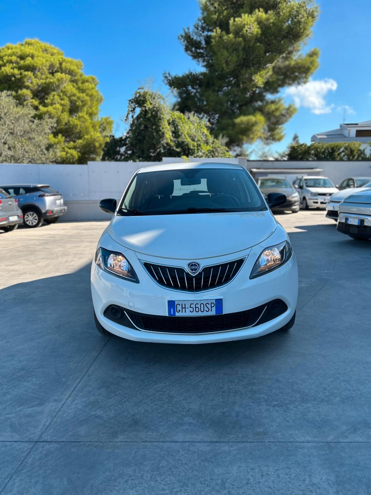 Lancia Ypsilon 1.0 FireFly 5 porte S&S Hybrid Ecochic Silver
