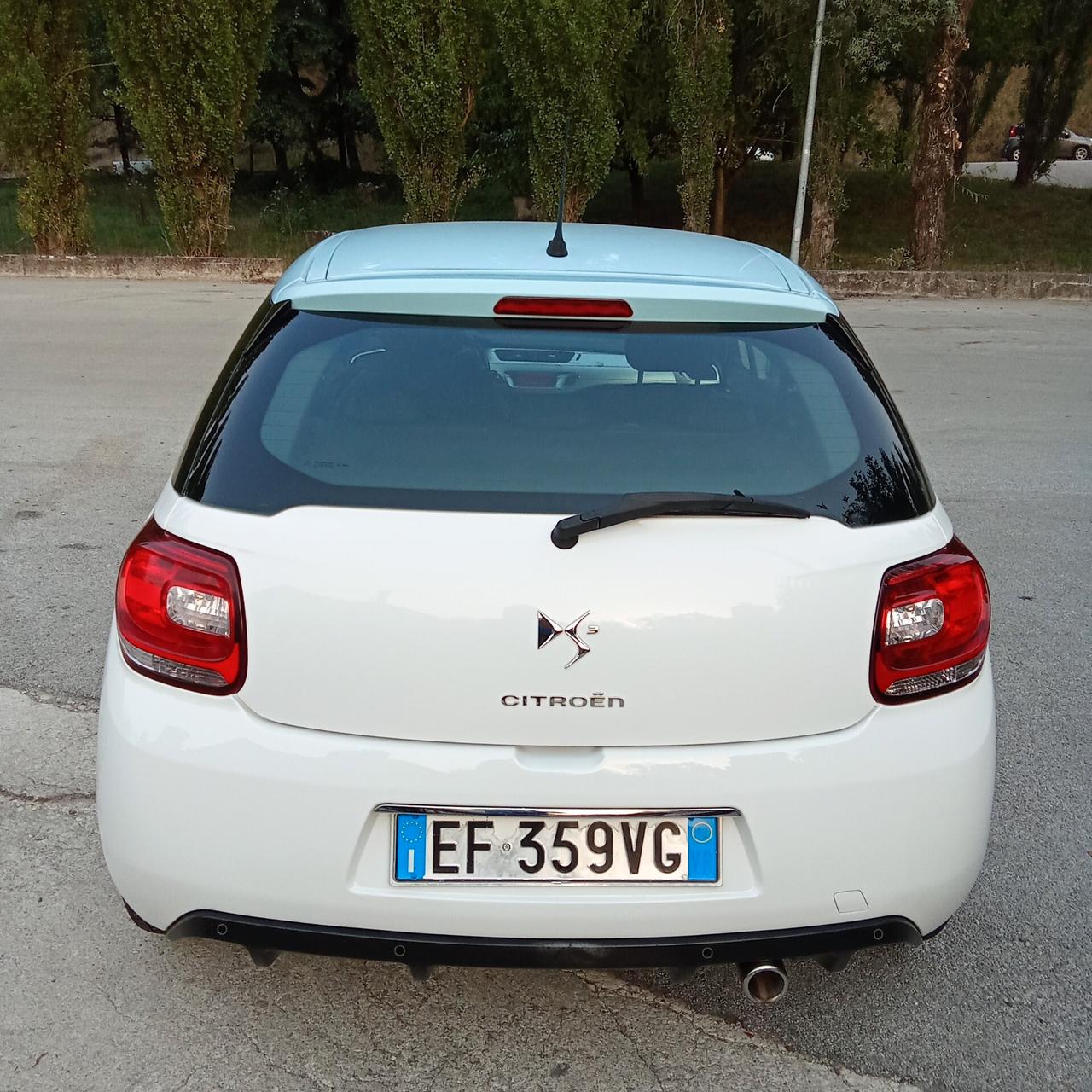 DS3 3 1.4 HDi 70 Just Black 011