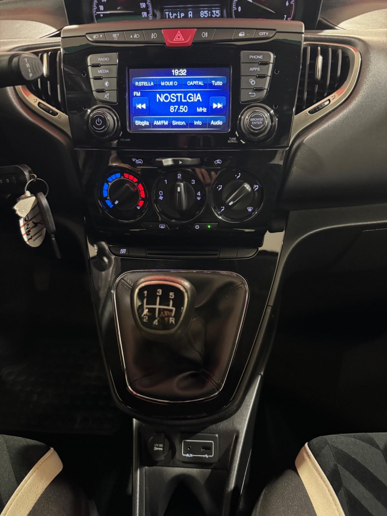Lancia Ypsilon 1.2 69 CV 5 porte Silver NEOPATENTATI