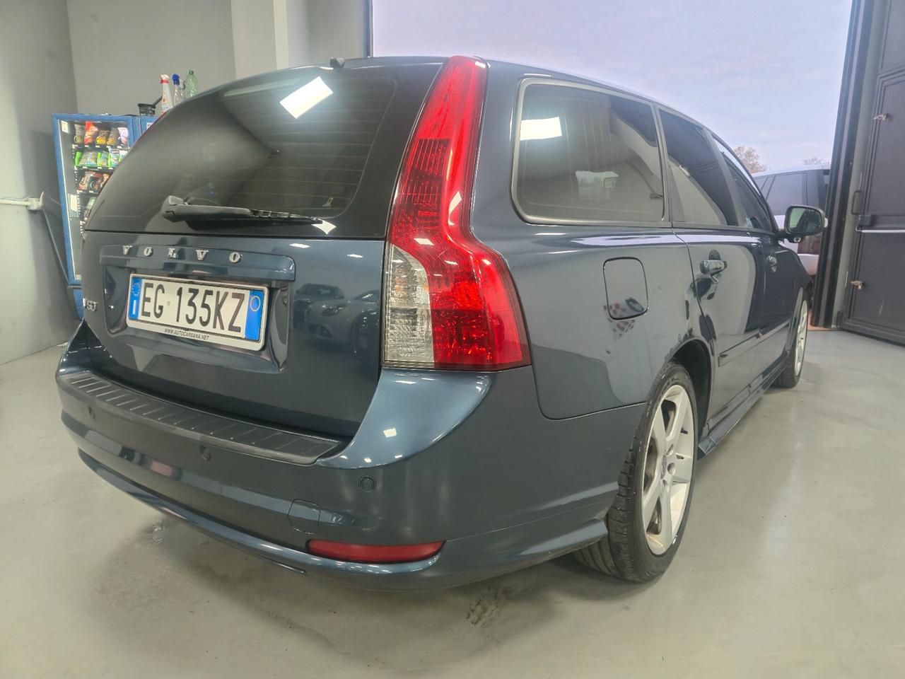 Volvo V50 D2 R-design
