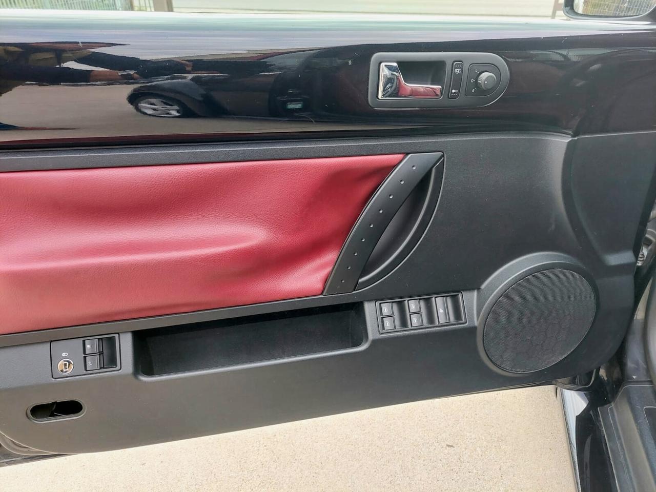 VW New Beetle 1.6 Cabrio Red Lim. Edt. GPL - 2010