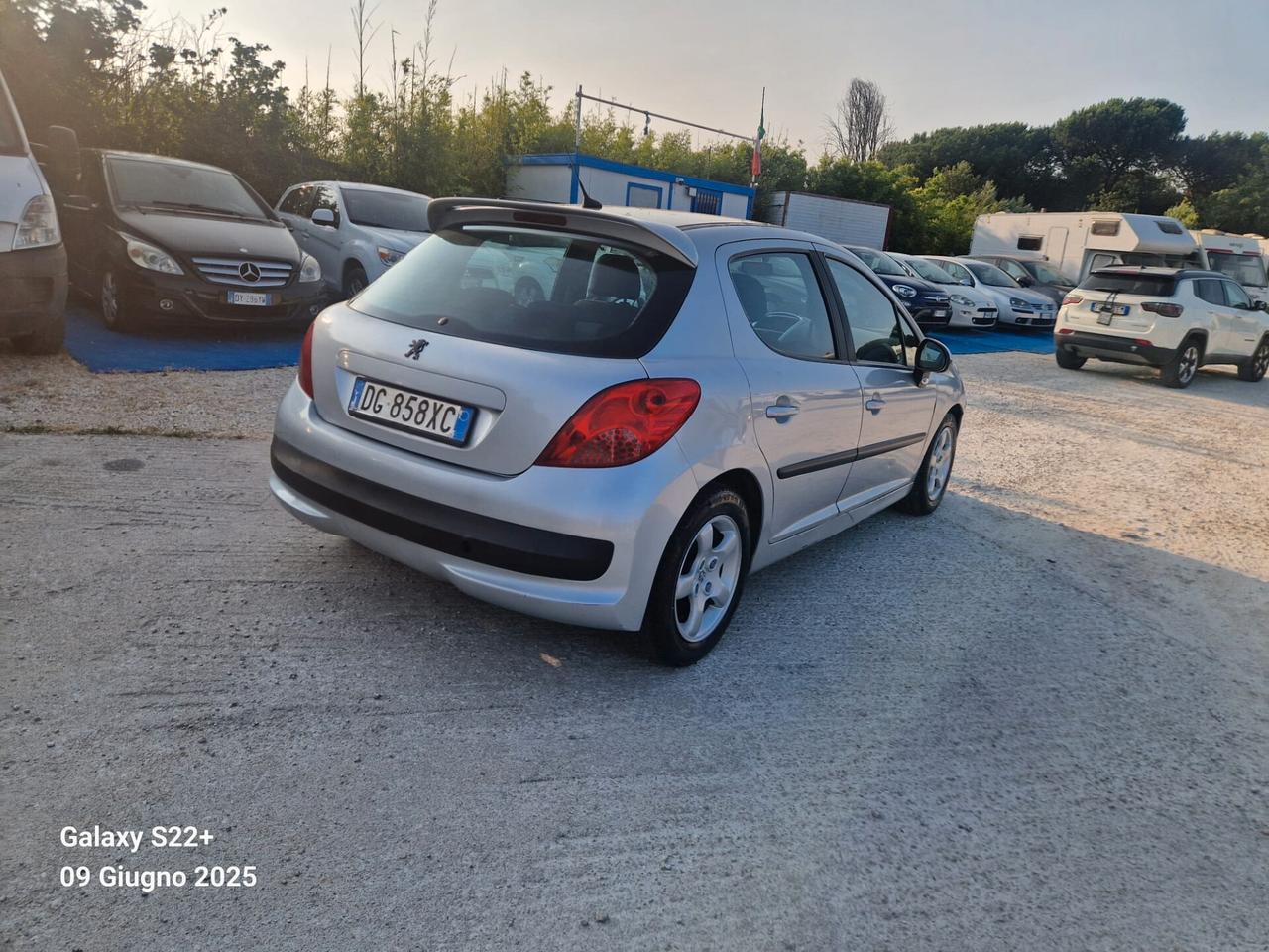 Peugeot 207 1.4 8V 75CV 5p. ONE Line