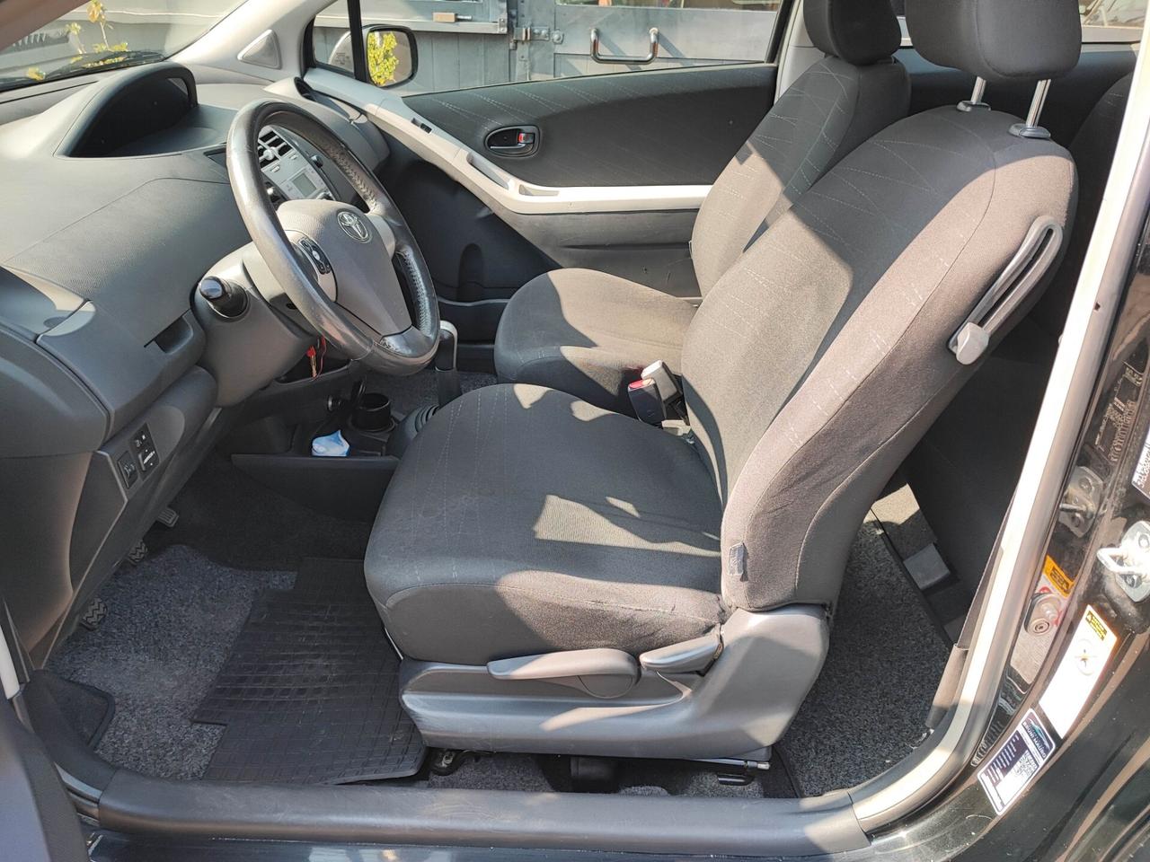 Toyota Yaris 1.0 uni-pro