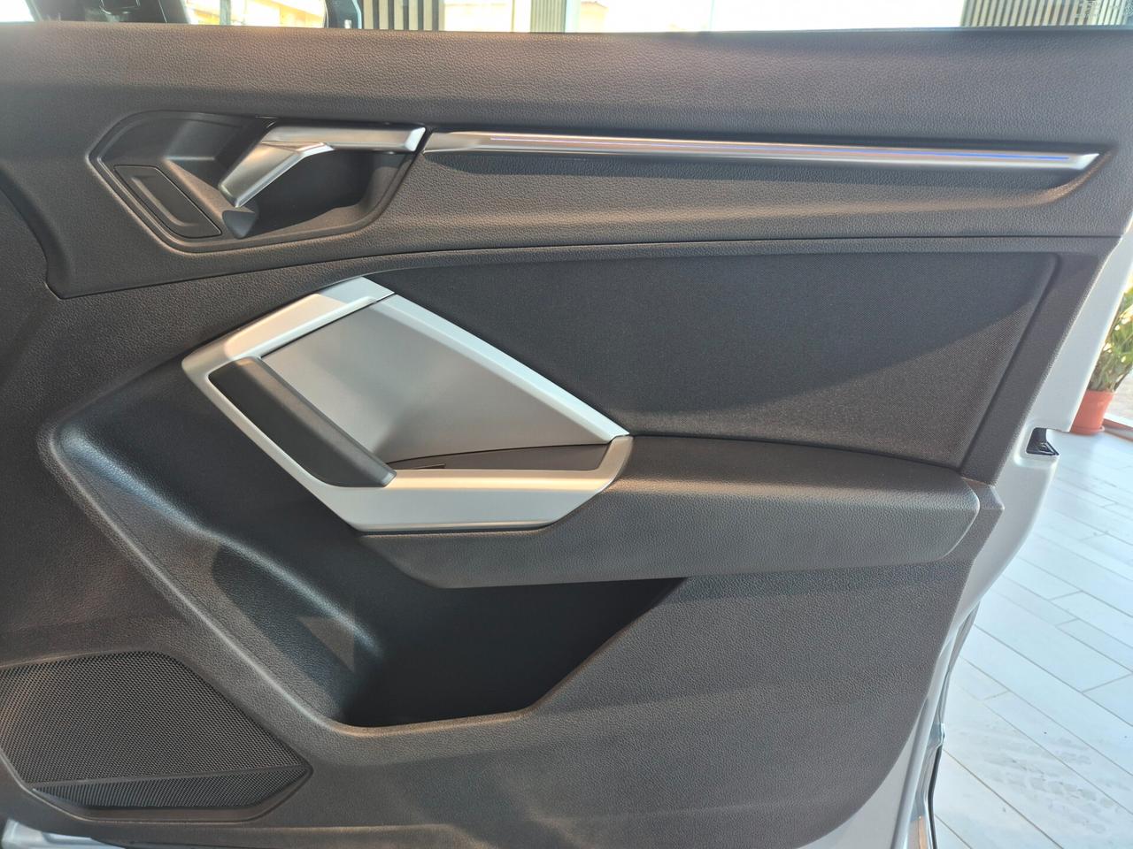 Audi Q3 35 TDI S tronic Sline edition IDENTITY BLACK