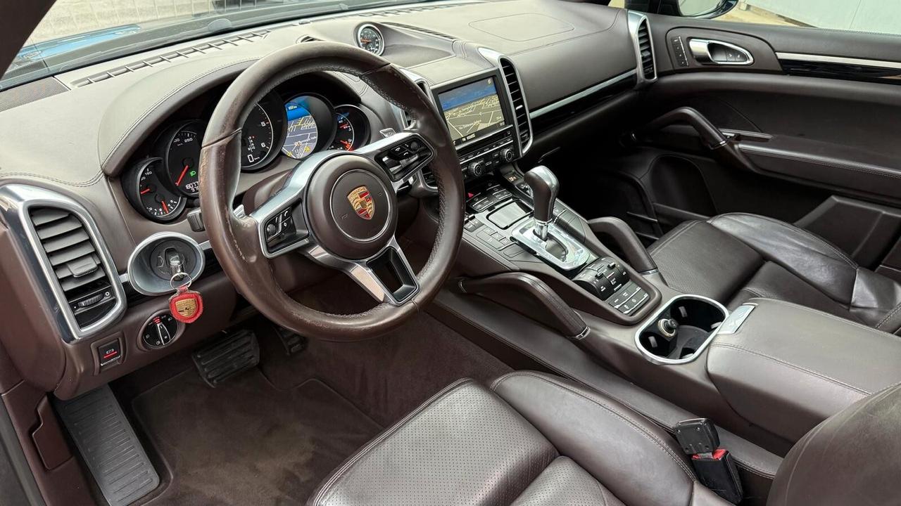 PORSCHE CAYENNE 3.0 DIESEL 2016 PLATINUM EDITION