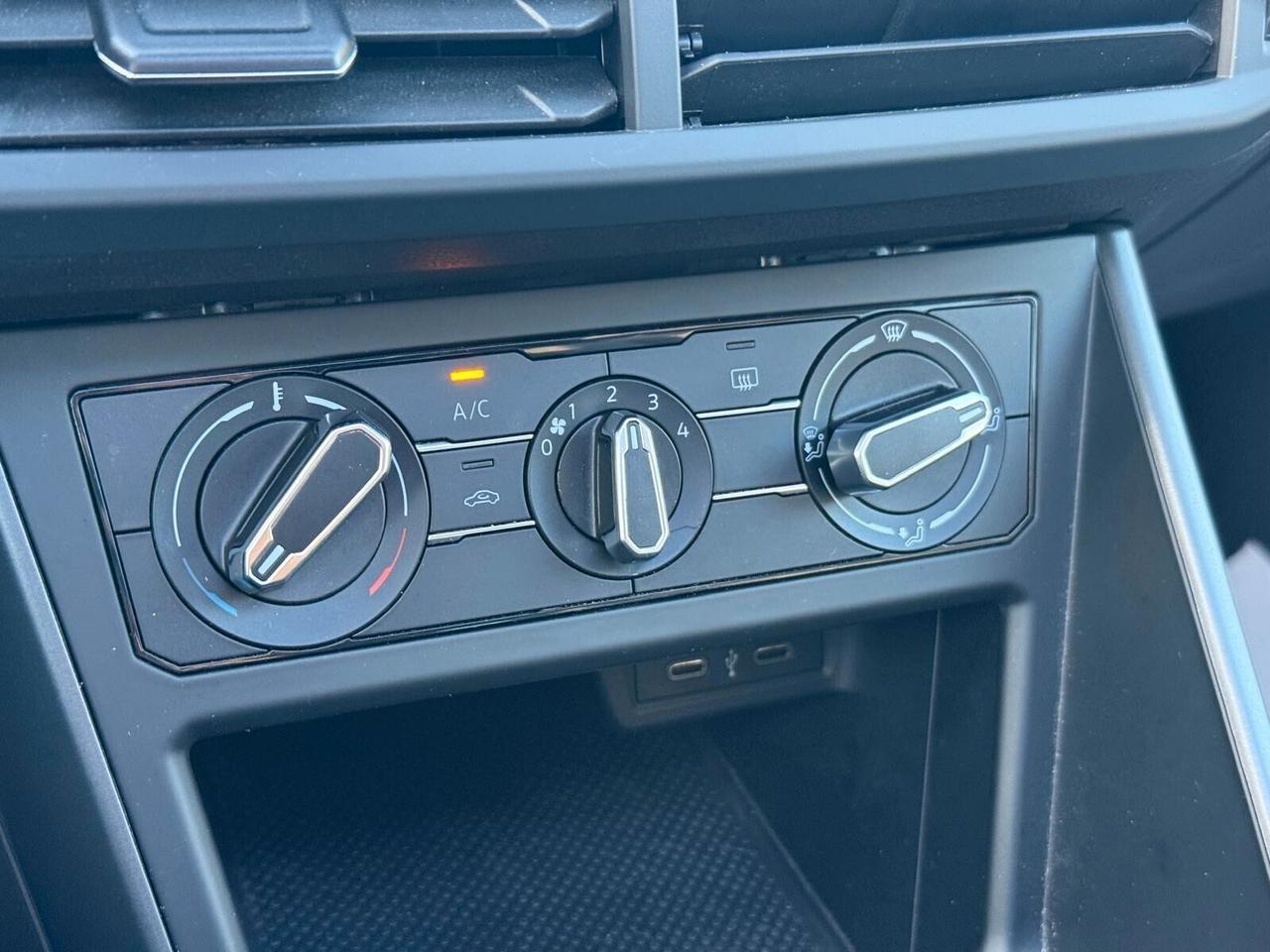 Volkswagen Taigo 1.0 TSI 110 CV R-Line x2 + Tetto