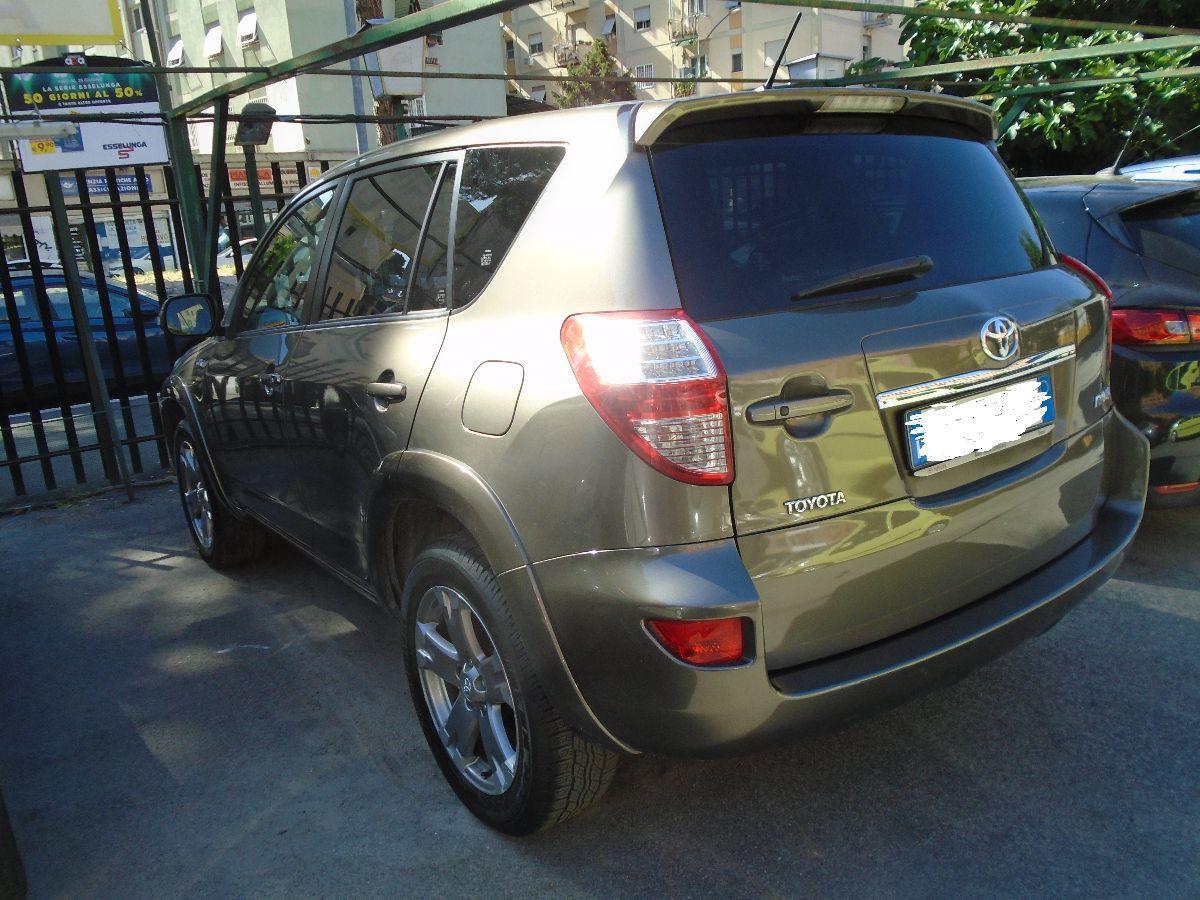 RAV4 2.2 d-cat Luxury 150cv 110000 km