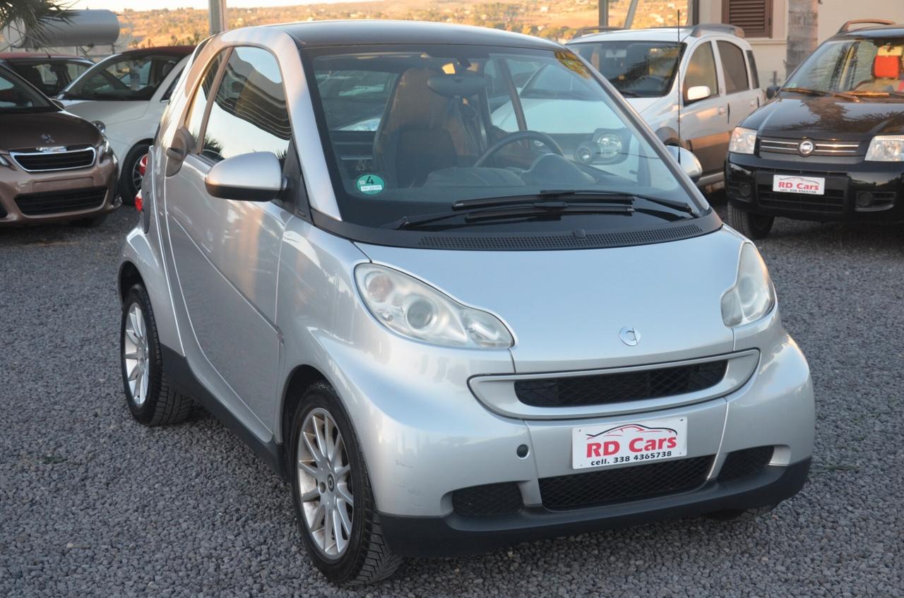 Smart fortwo. 1.0 benzina con tetto panoramico