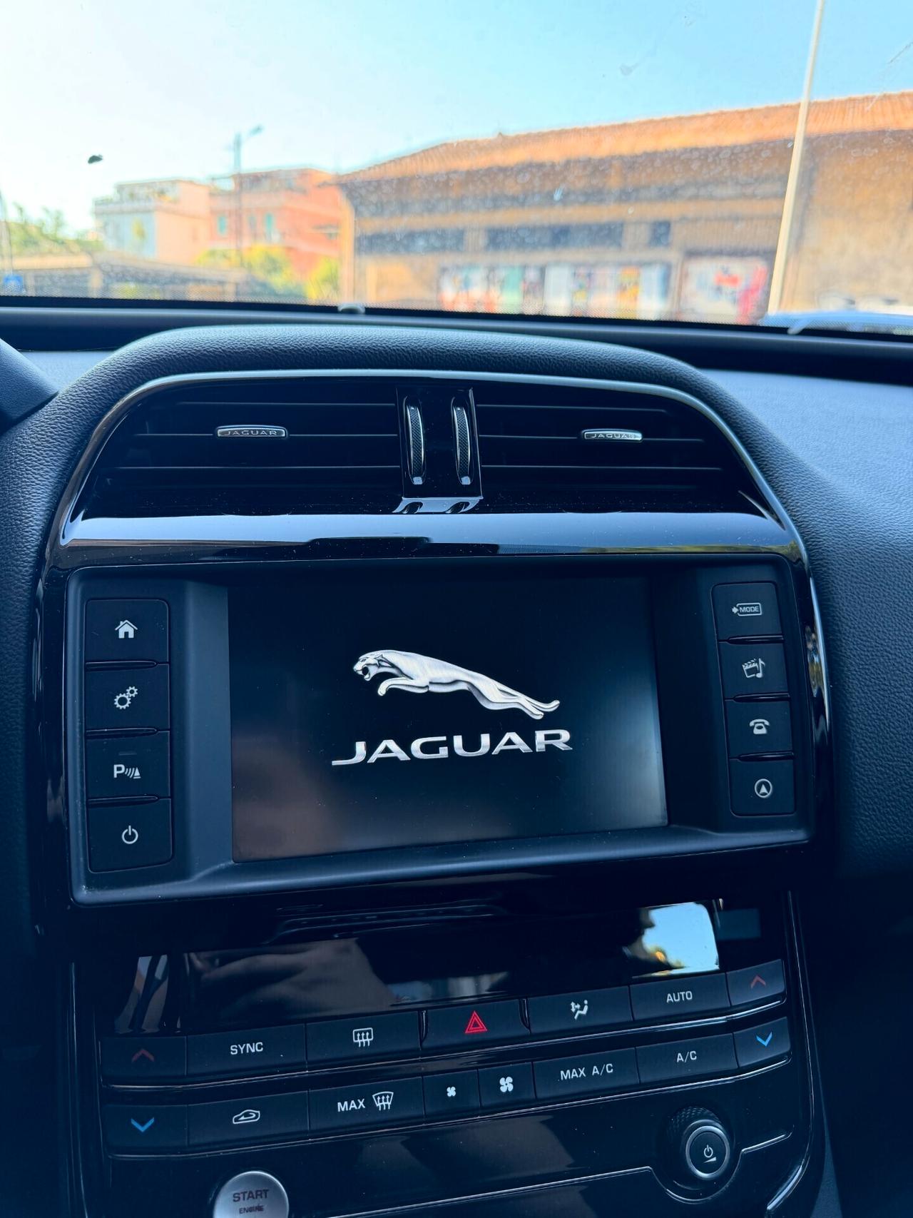 Jaguar XE 2.0 D Turbo 180CV Pure Business Edition