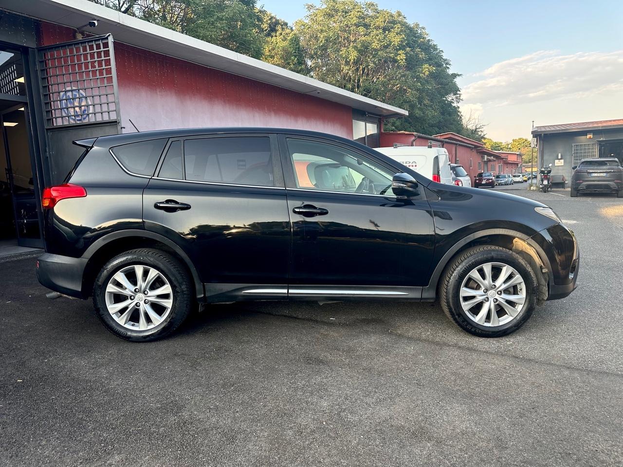 Toyota RAV 4 RAV4 2.2 D-CAT A/T 4WD Lounge pelle navi automatica Permute Finanziamenti Garanzia