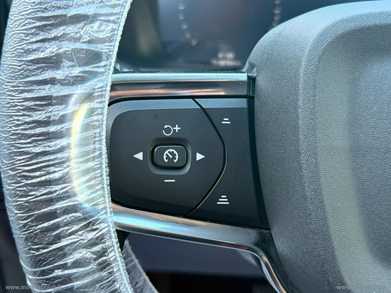 VOLVO XC40 T2 Geartronic Momentum Pro