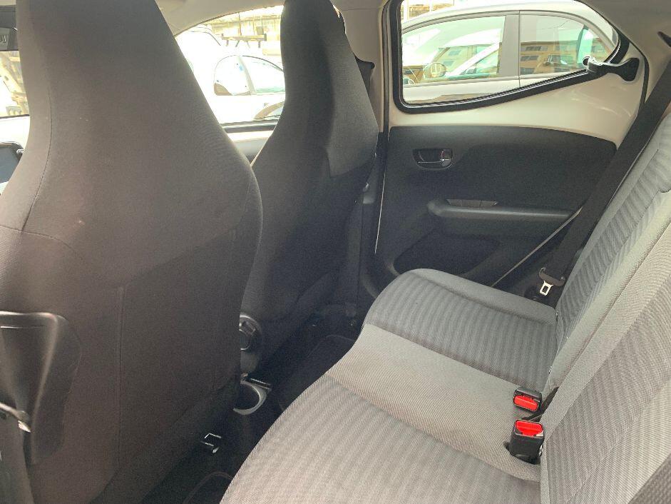 Toyota Aygo Connect 1.0 VVT-i 72 CV 5 porte x-clusiv