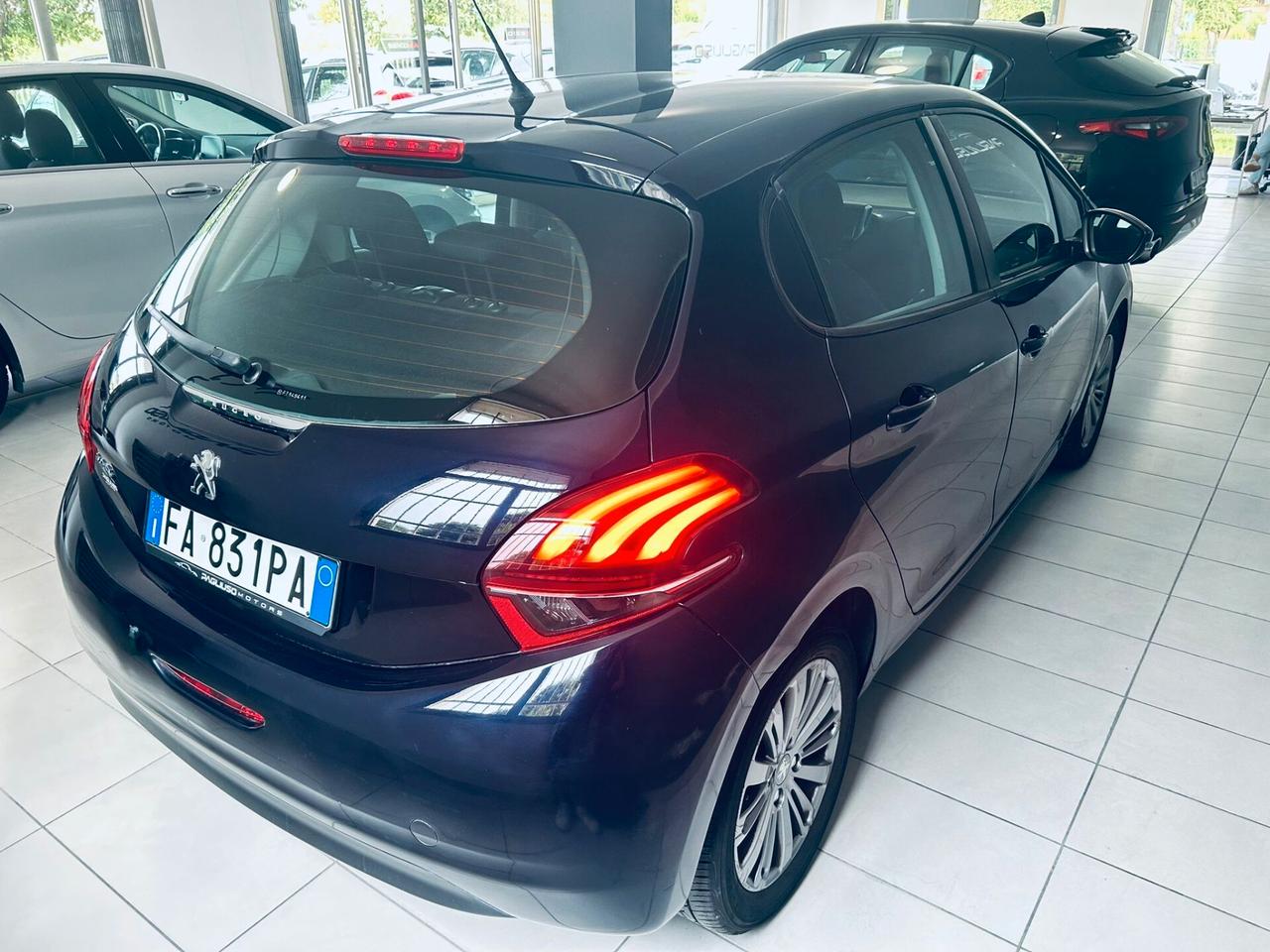 Peugeot 208 PureTech 82 5 porte Allure