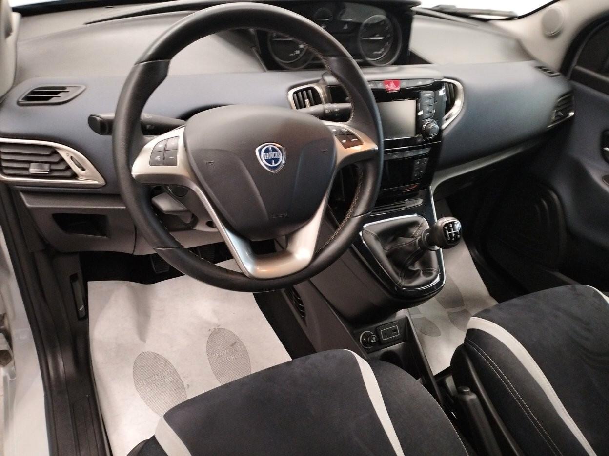 Lancia Ypsilon 1.2 69 CV 5 porte Mya