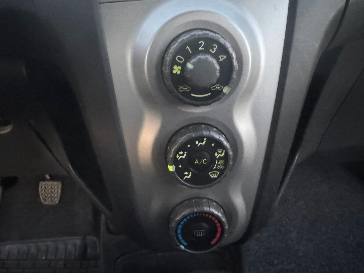 Toyota Yaris 1.0 5 porte SOLAMENTE 129.000 KM