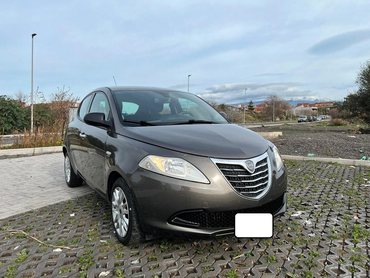 Lancia Ypsilon 1.3MLJT A-F-F-A-R-O-N-E 2014