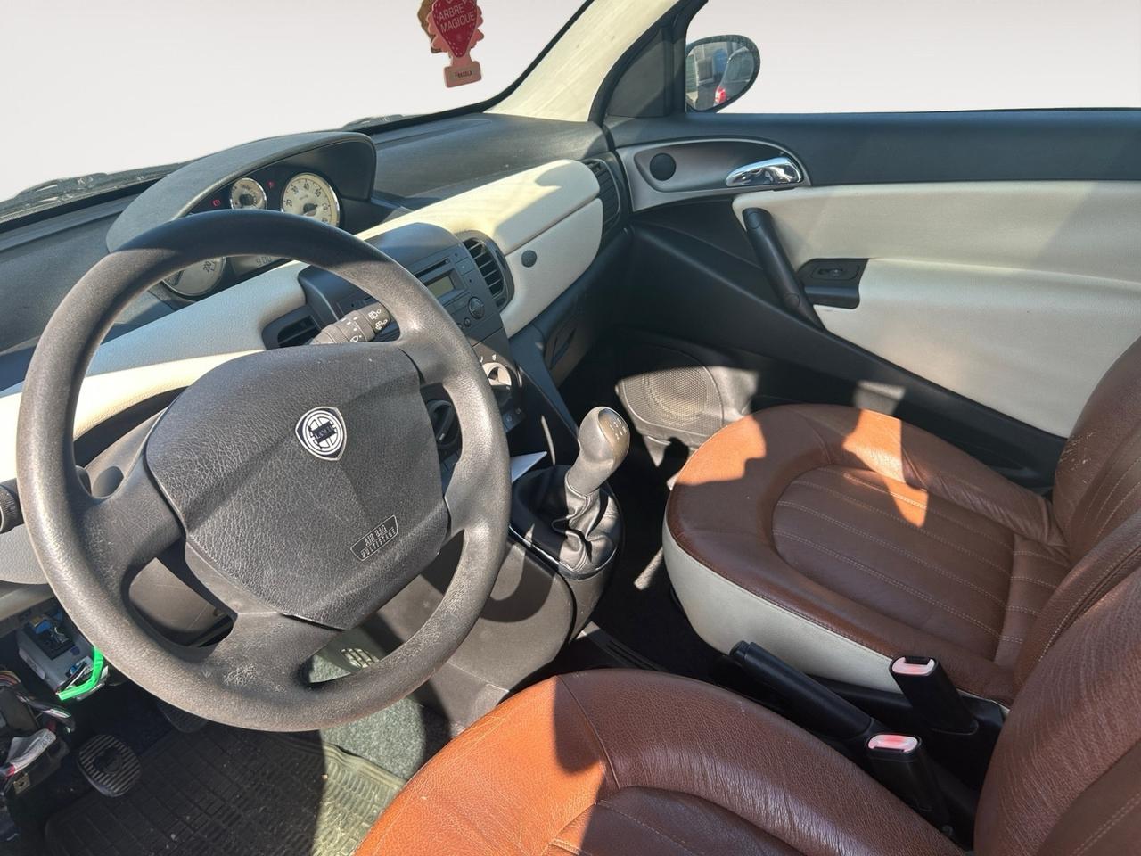 Lancia Ypsilon 1.3 MJT 75 CV Platino