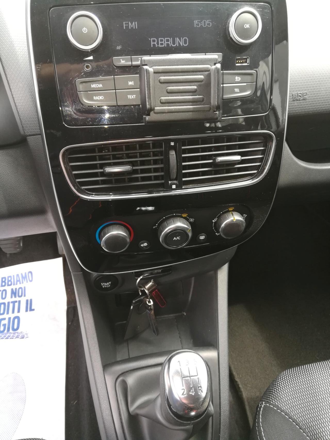 Renault Clio 1.2 75CV 5 P . OK NEOPATENTATI