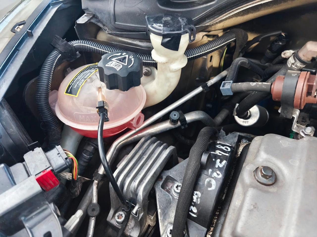 Peugeot 207 1.4 75 CV GPL