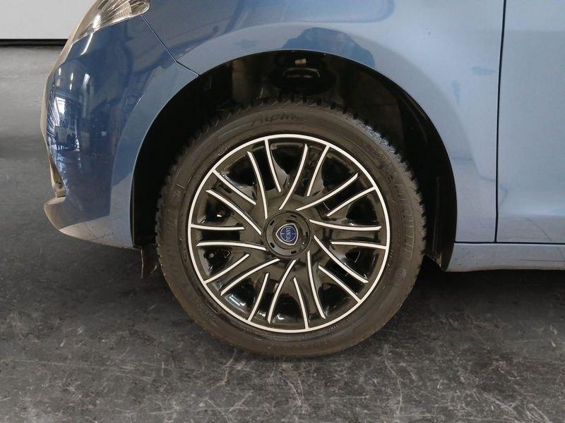 Lancia Ypsilon 1.0 firefly hybrid Silver Plus s&s 70cv