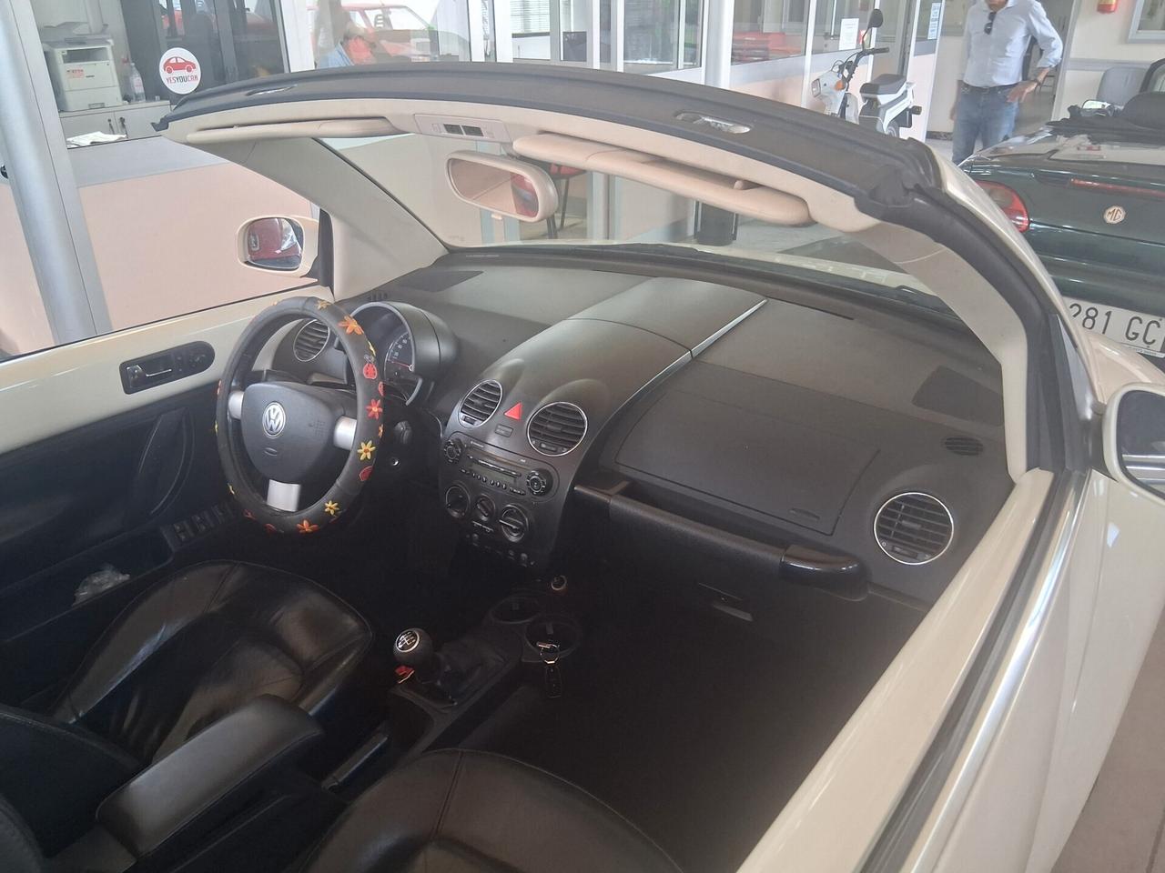 Volkswagen New Beetle 1.4 16V Cabrio
