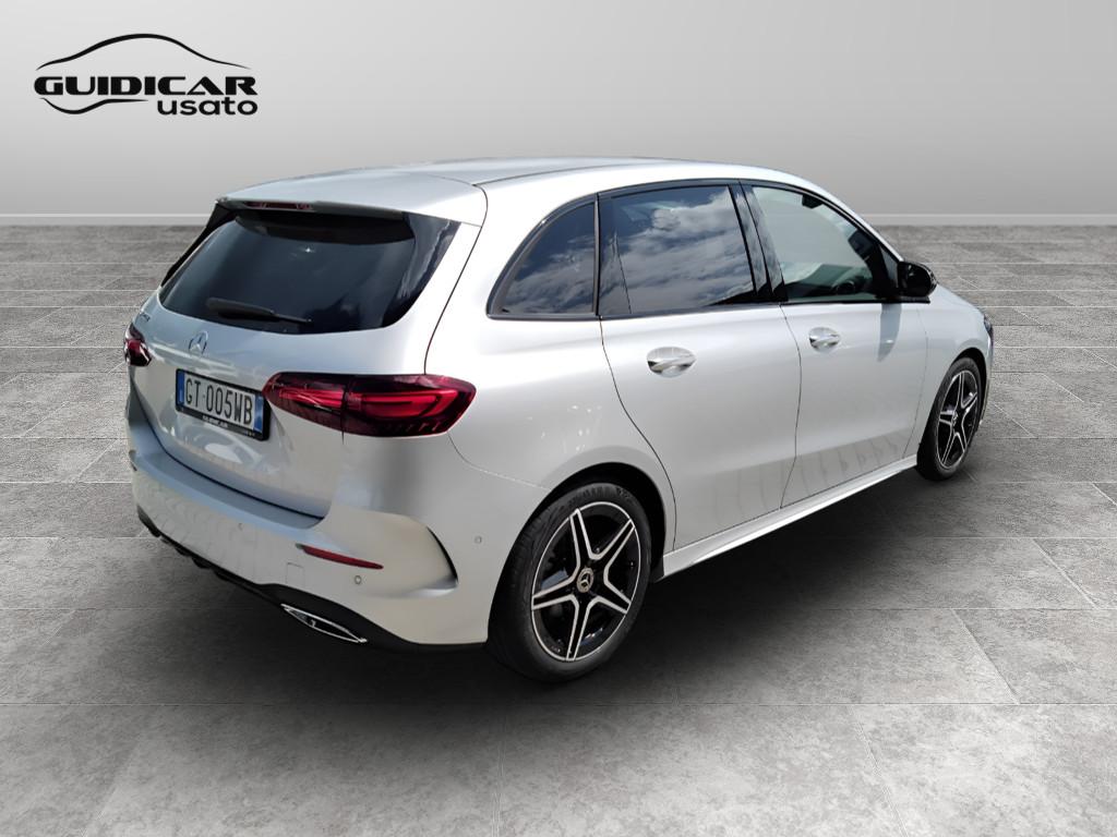 Mercedes-Benz Classe B - W247 2023 - B 180 d AMG Line Premium auto